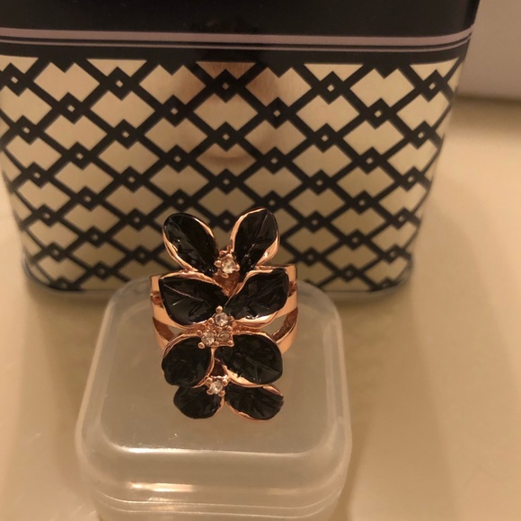 Jewelry - Black enamel and rose gold ring